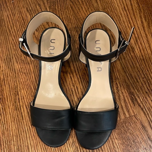 Block Heels - Picture 2 of 12